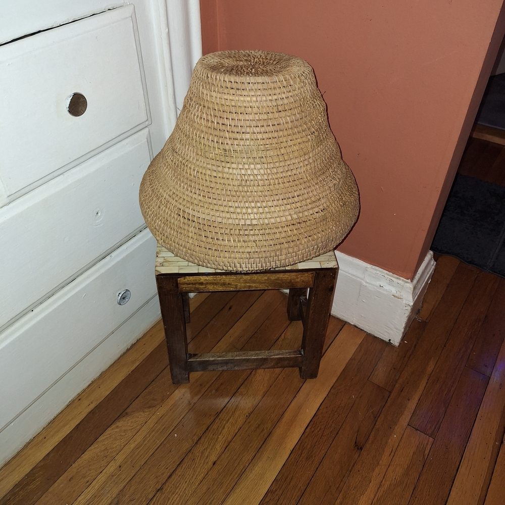 Lg Vintage Handwoven "Urn" Style Rattan Basket with Lid - Picture 5 of 16